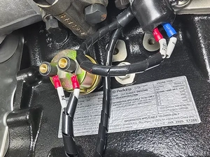 مولدات ديزل من 33 إلى 2500 كيلو فولت أمبير تعمل بمحرك بيركنز هندي