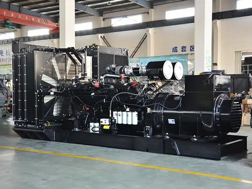 مولدات ديزل من 275 إلى 1875 كيلو فولت أمبير تعمل بمحرك كومنز CCEC